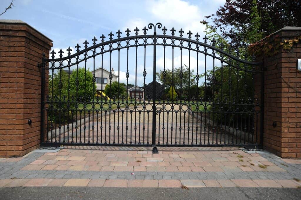 auto black gate